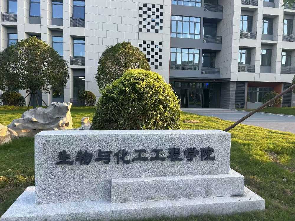 临武县扬州职业大学体育场高杆灯项目